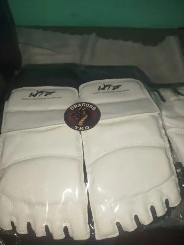 Luva // meia taekwondo ,ótima qualidade e conforto para sua segurança nas artes marcial