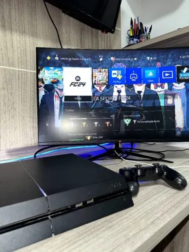 PS4 Fat 500GB + 16 Jogos Físicos + Controle + Cabos