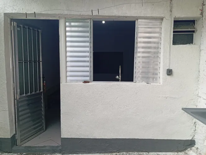 Kitnet dois cômodos Próximo a Avenida São Paulo R$700,00