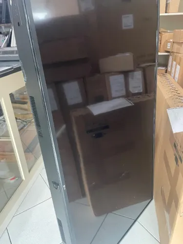 Vendo smart tv 60 polegadas com defeito não aparece imagem 