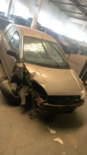 Ford fiesta 1.0 8v gasolina. Somente venda de peças separadas.