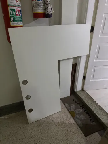 Mesa em madeira forrada com fórmica 
