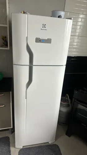 Geladeira Electrolux duas portas , 310 litros Funcionando perfeitamente ótimo estado!