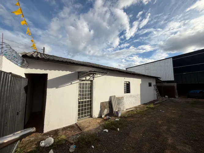 Vendo janelas, portas, telhas e outras coisas