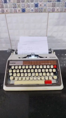 Máquina de escrever 1969 Elgin Brother Deluxe 1350