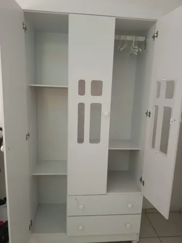 Guarda roupa infantil semi-novo, sem marcas