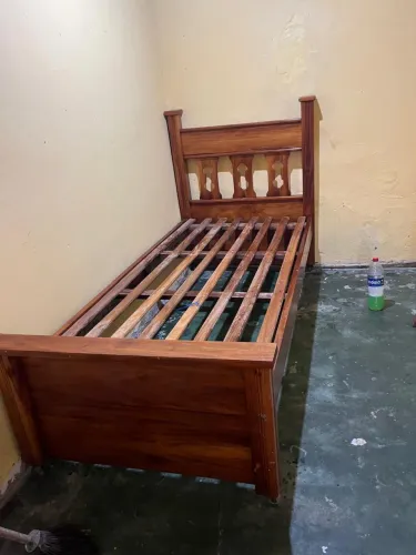 Cama totalmente de madeira pura