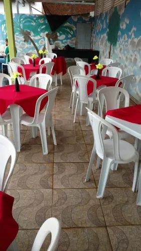 LOCAÇÃO DE MESAS E CADEIRAS