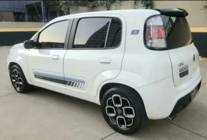 Fiat Uno Attractive 1.0 EVO Fire Flex 8V 5P 2019