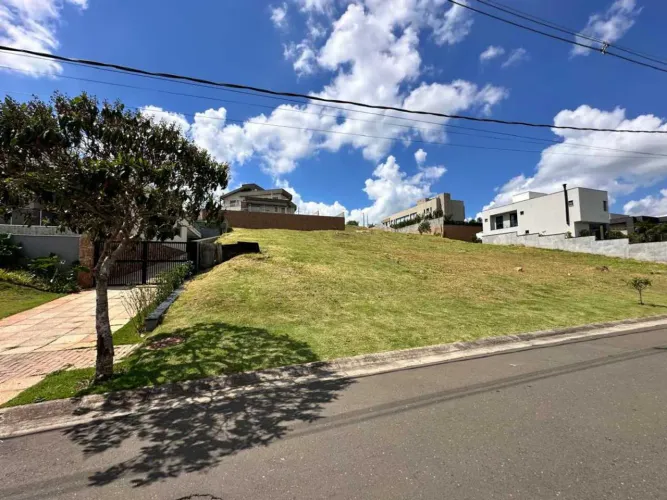 Terreno com 800 metros quadrados a venda no condomínio Campo de Toscana na cidade de Vinhe