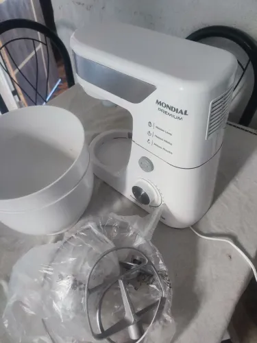 Vendo uma batedeira Mondial Premium 220 volts