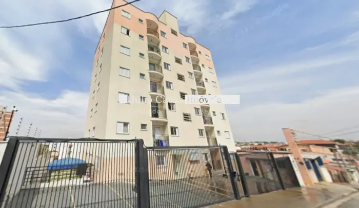 Apartamento térreo à venda na Vila Barão