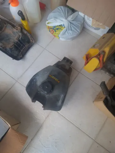 Tanque plástico gasolina xlx 350 e sahara 350