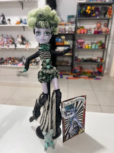 Boneca Twylla freak du chic reservada