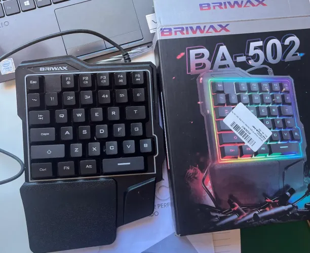 teclado gamer uma mão