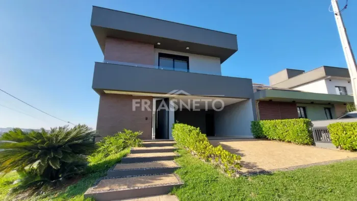 Casa de Alto Padrão no Villa D`Aquila 4 Dormitórios, Piscina e Elevador