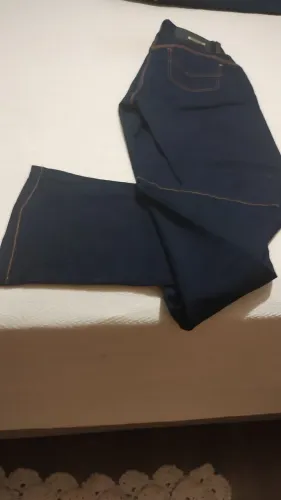Vendo calça jeans Nova.