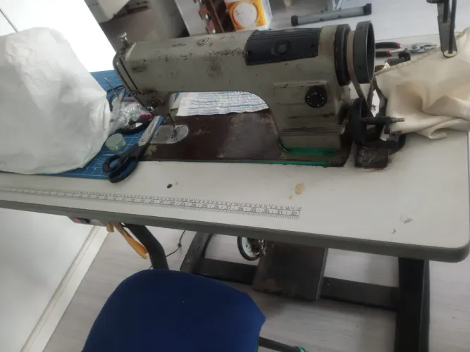 Máquina costura reta industrial Sun Star modelo KM-123A completa