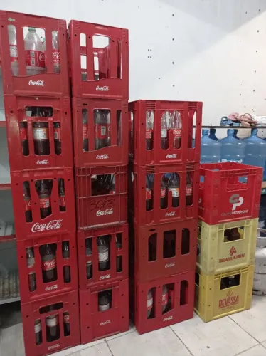 Caixa de Coca-Cola com os casco e sem em ótimo preço 