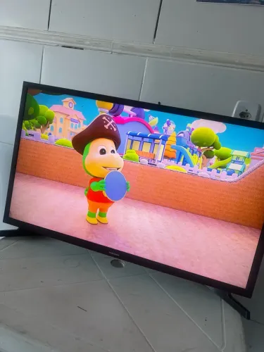 Vendo Tv 32 polegadas smart toda perfeita Samsung