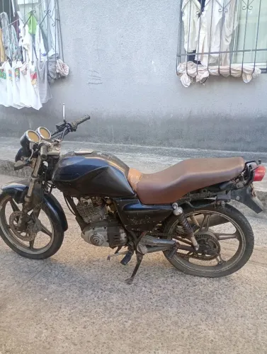 Suzuki yes 2005 do jeito q tá tem 1 ano e meio parada