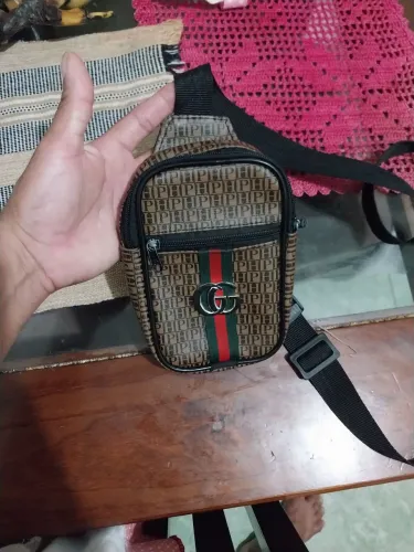 Bolsa lateral gucci 
