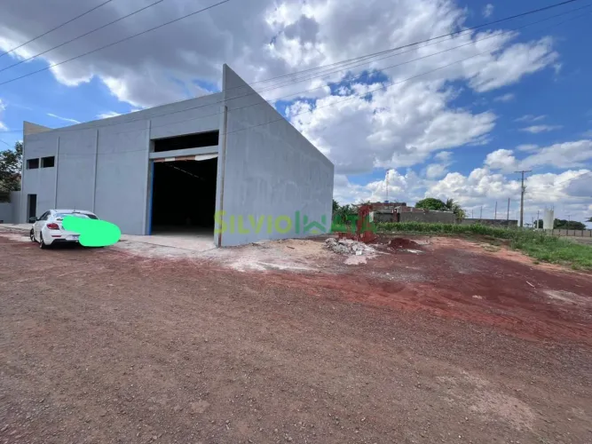 BARRAÇÃO COMERCIAL DE 357 METROS, NA RODOVIA ESTRADA LUIS MACENTE.