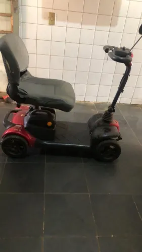 Cadeira de rodas motorizada 