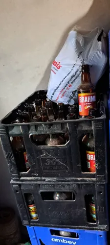 Vendo engradado de cerveja retornável, acompanha as garrafas