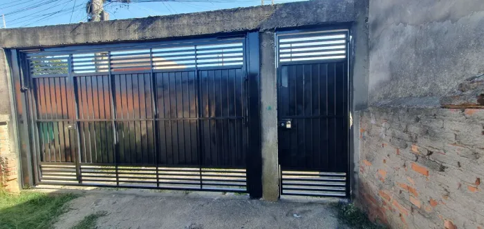 Alugo casa 2 cómodos 1 banheiro
