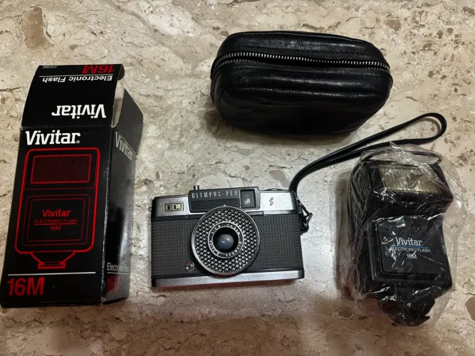 Câmera Olympus Pen S + Flash Vivitar 16M + Estojo - peça vintage de colecionador