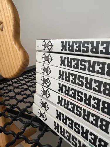 Mangá Berserk volumes 1 ao 7 - completo inicial