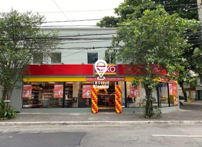 Loja á venda em Moema, 2 vagas, vão livre, 2 banheiros, 196 m².
