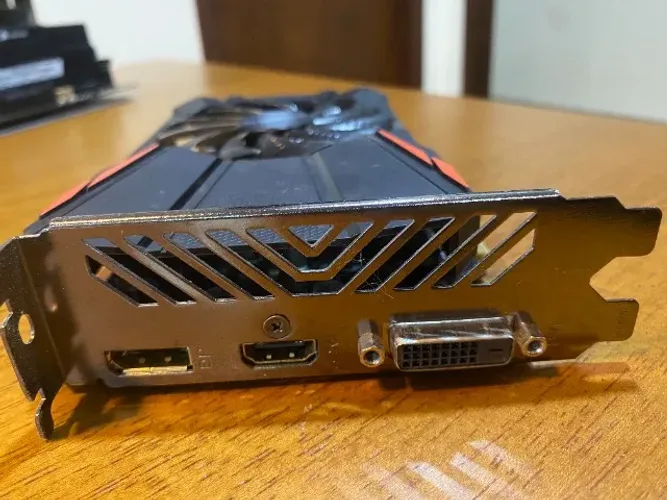 Placa De Vídeo Nvidia Gigabyte Gtx 1050 Ti 4gb Gddr5
