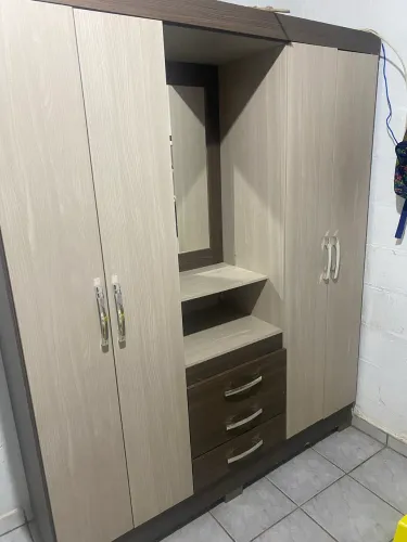 Guarda Roupa com espelho