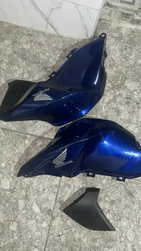 Vendo aba lateral original da Honda, + saia externa todas com detalhe