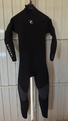 VENDO ROUPA DE BORRACHA (USADA 1 VEZ)