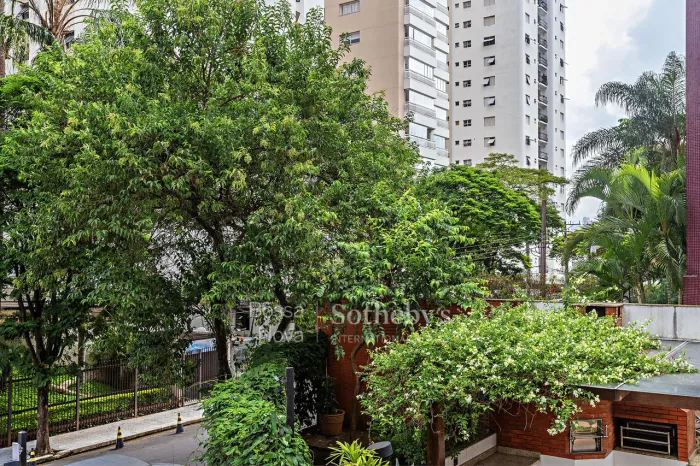 Apartamento garden com espaço gourmet em rua arborizada do Brooklin