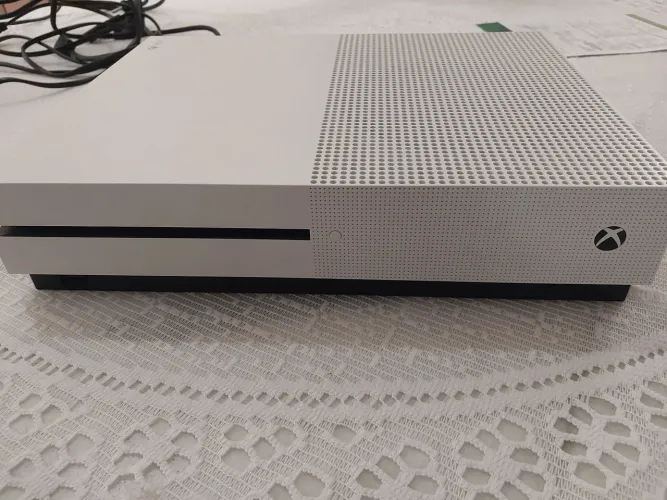 Xbox One S - Não está ligando (Acompanha cabo de força e cabo HDMI)