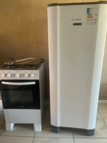 Geladeira 245 litros branca , nova compressor inverter sem nenhuma avaria 