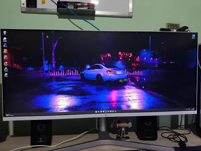 Monitor impecável, 34" Ultrawide QHD IPS 165Hz. Pouco uso e funcionando 100%.