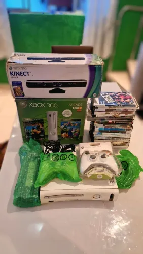 Xbox 360 Arcade Destravado LT 3.0 na Caixa + Kinect + 2 Controles + 35 Jogos