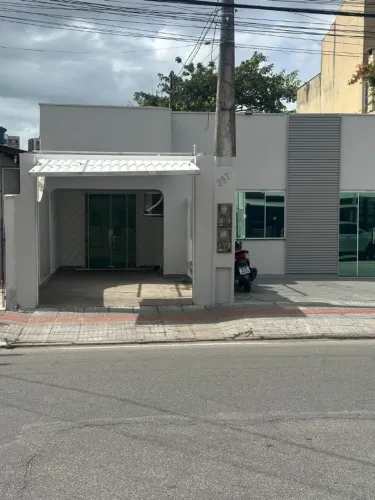 Casa com piscina no São Vicente em Itajaí - SC, 2 quartos 1 banheiro. 