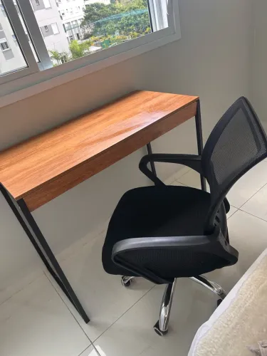 Mesa de Escritório com Cadeira Giratória