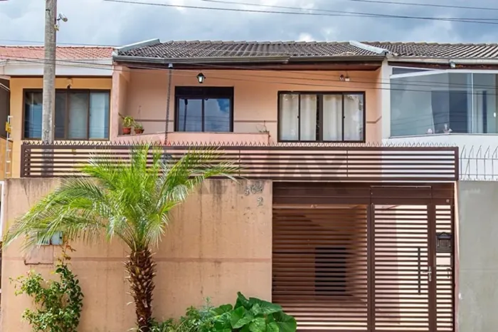 Sobrado 03 quartos no bairro Novo Mundo