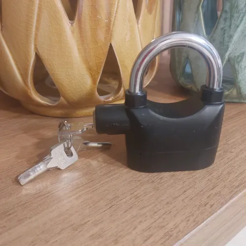 Cadeado grande que alarma