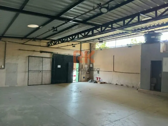 Aluguel de Galpão Comercial com 200 m² no Bairro Dom Bosco, em Belo Horizonte