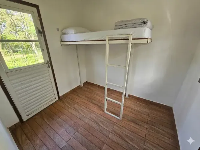 Cama Suspensa Solteiro em Metal Ultra Resistente em bom estado