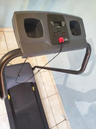 Esteira Elétrica Dream Plus TOP! Suporta 100kg corre até 8kmh