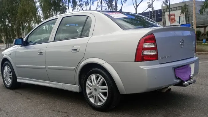 Chevrolet Astra Sedan 2.0/ CD 2.0 MPFI 8V 4P Aut. 2004